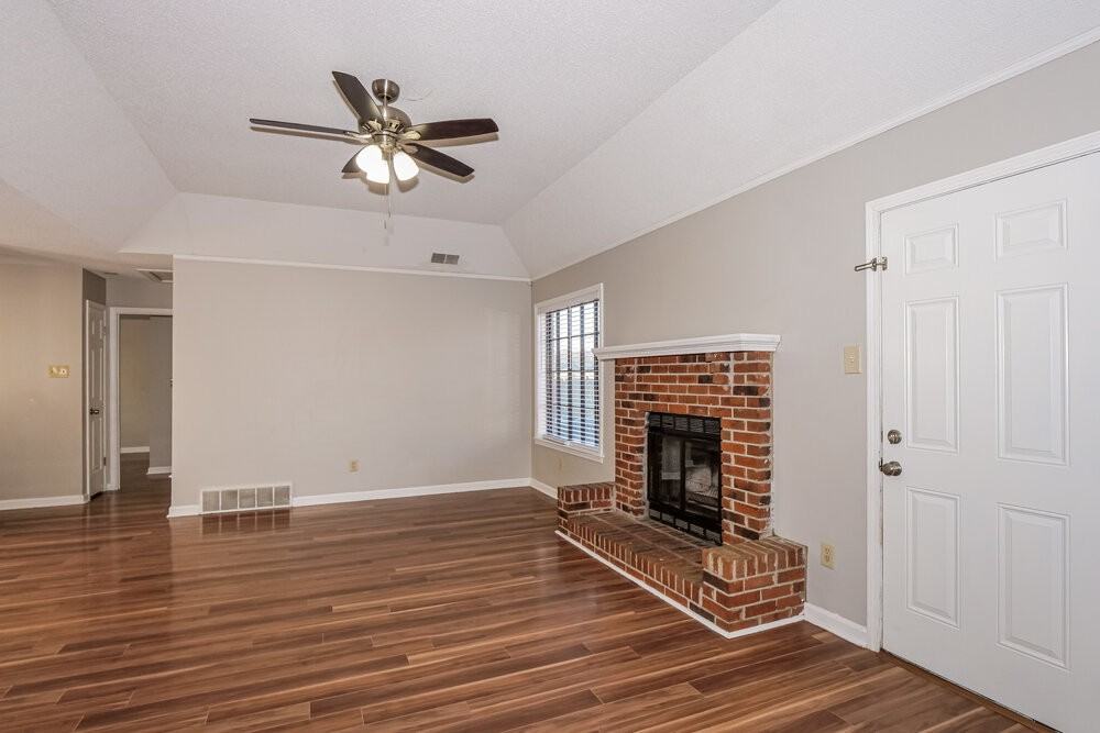 3701 Burkehill Dr - Photo 5 of 16