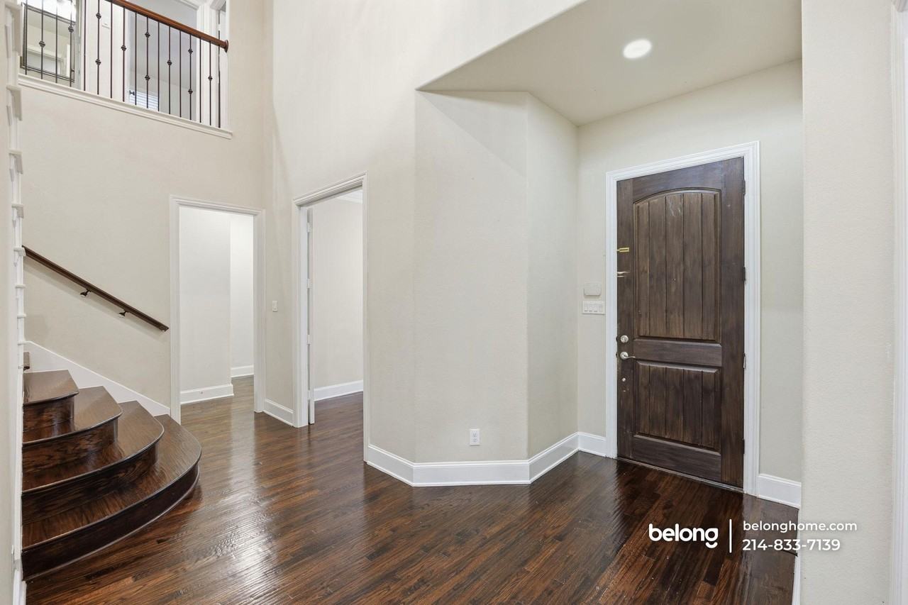 312 Paluxy Dr - Photo 4 of 31