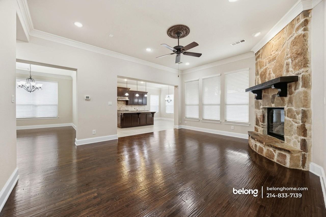 312 Paluxy Dr - Photo 7 of 31