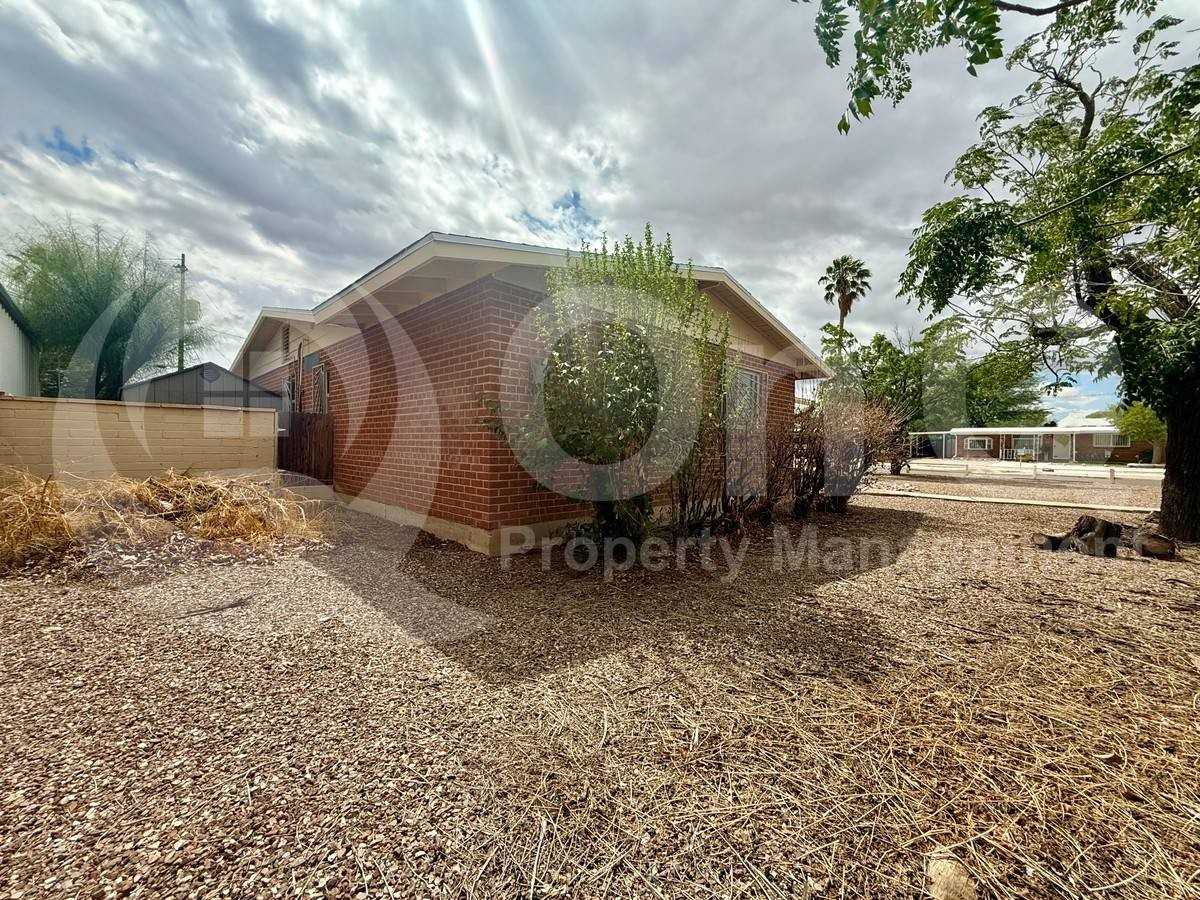 2045 S Avenida Planeta - Photo 3 of 10