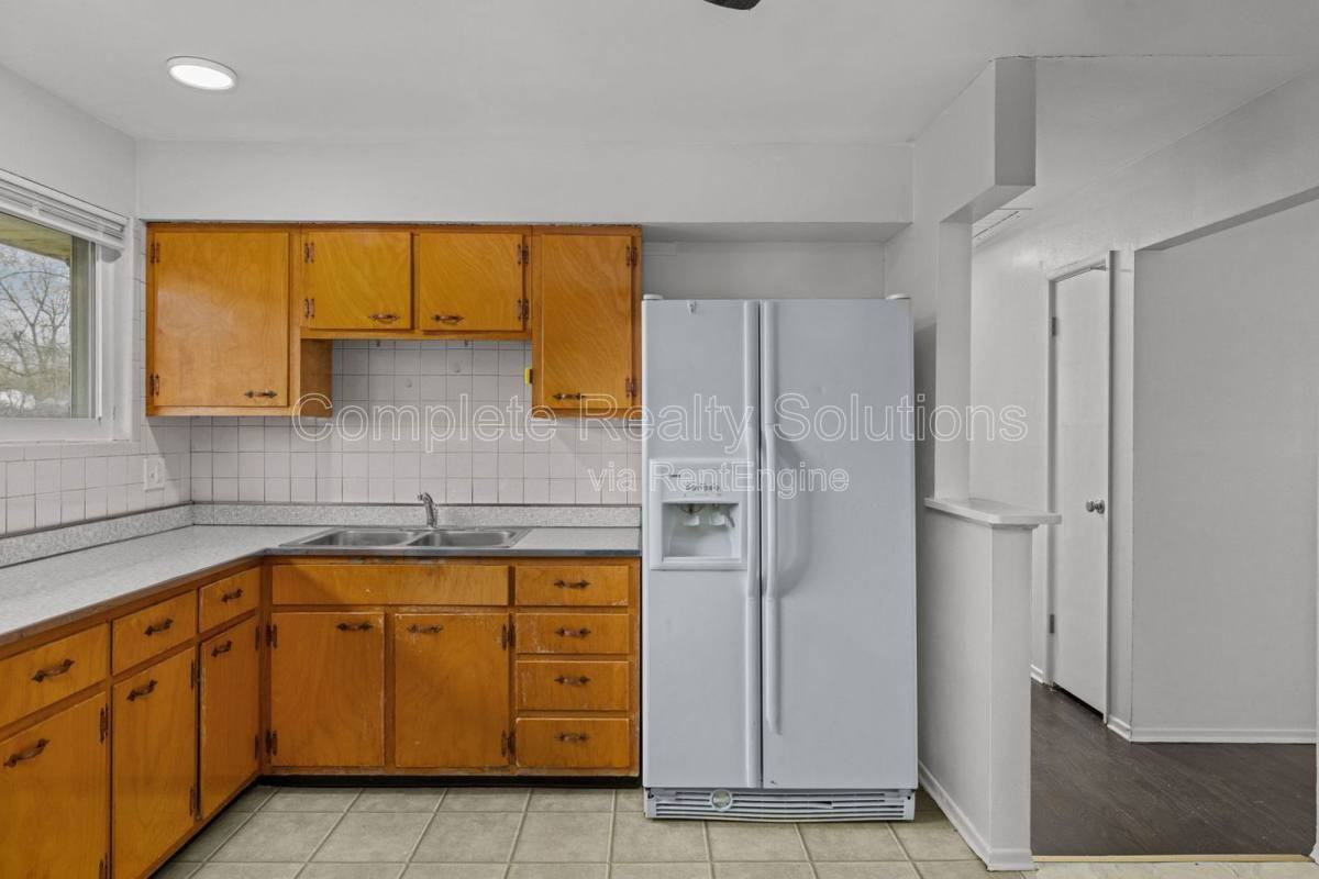 11809 Bridgevale Ave - Photo 2 of 10