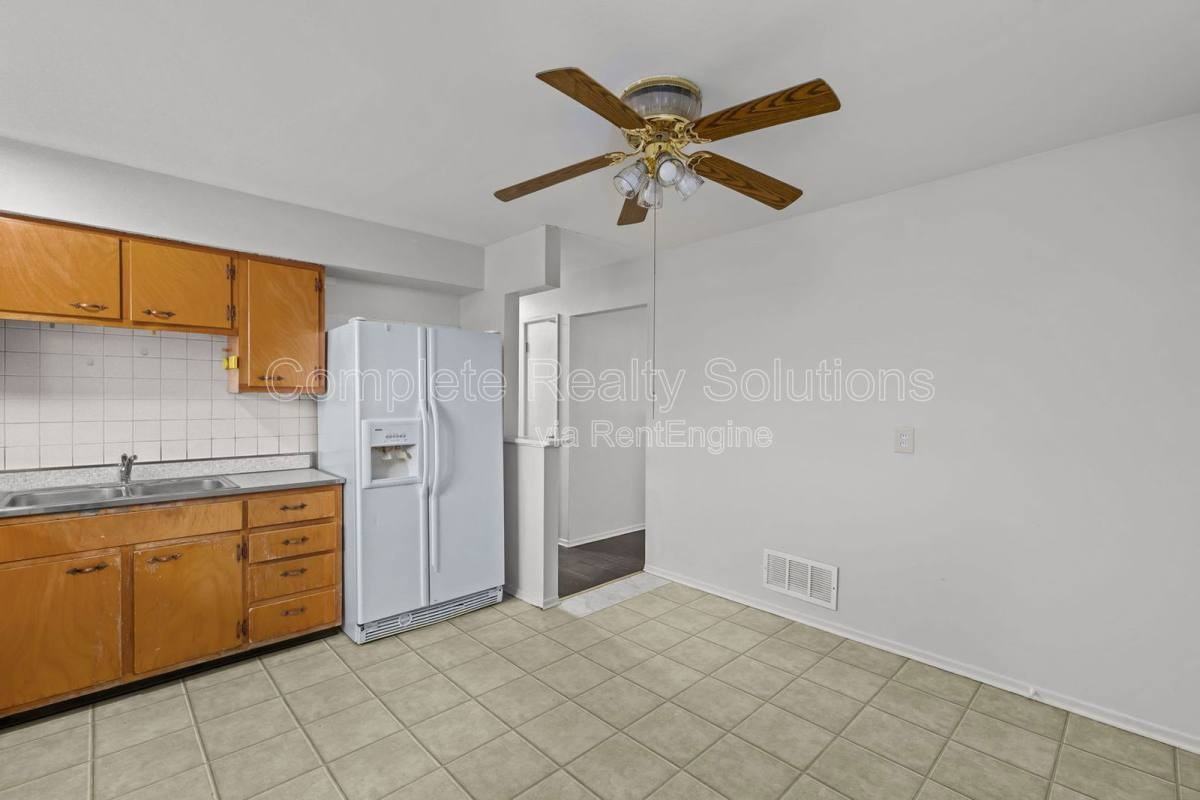 11809 Bridgevale Ave - Photo 3 of 10