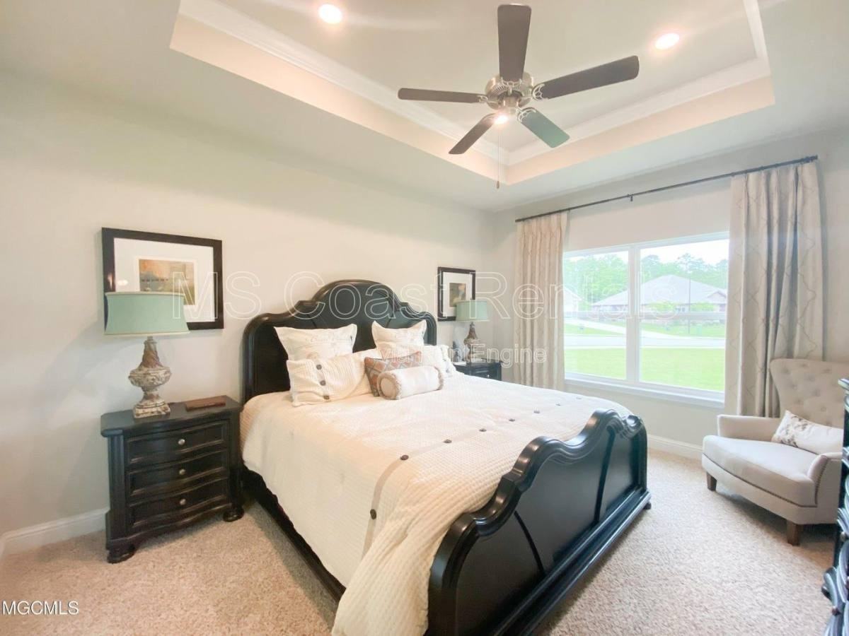 5504 Leeds Ln - Photo 3 of 10