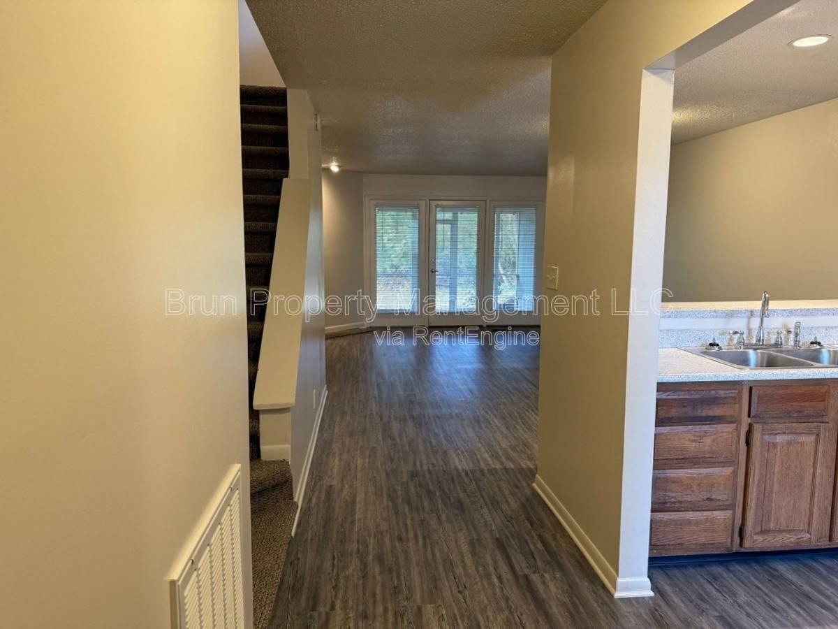 10417 Victoria Dr #B - Photo 3 of 10