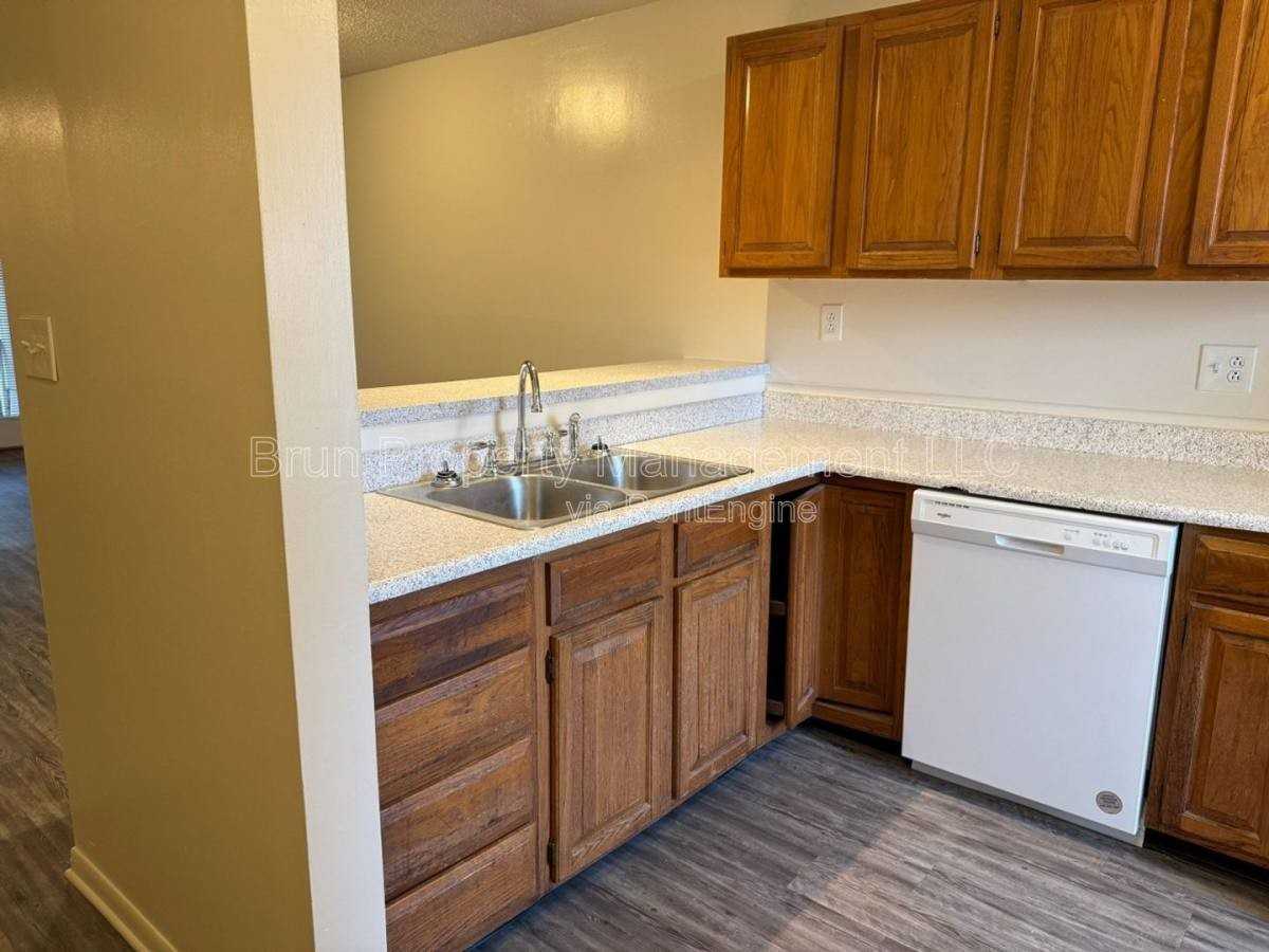 10417 Victoria Dr #B - Photo 4 of 10