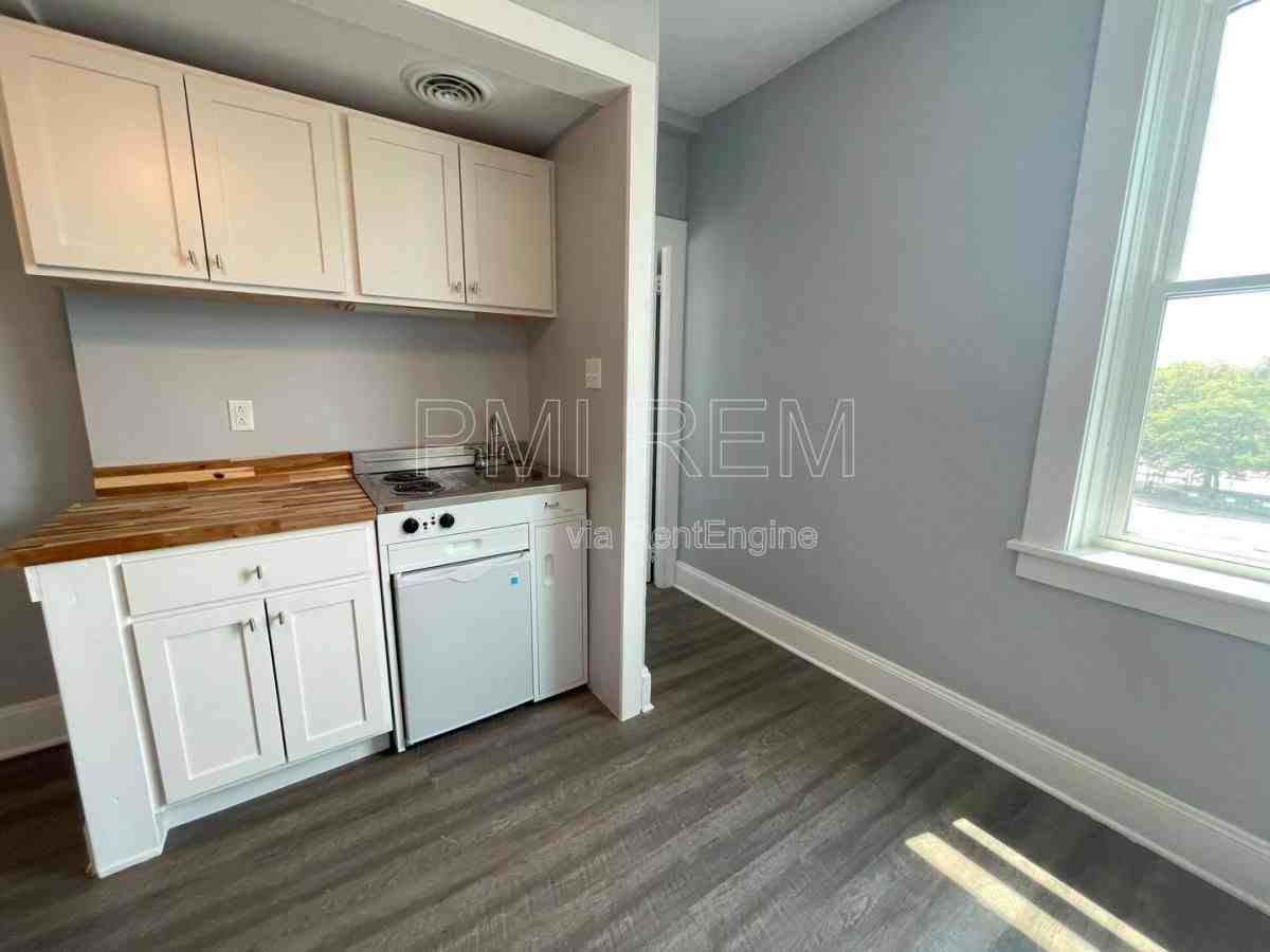 3328 Euclid Ave #305 - Photo 2 of 4