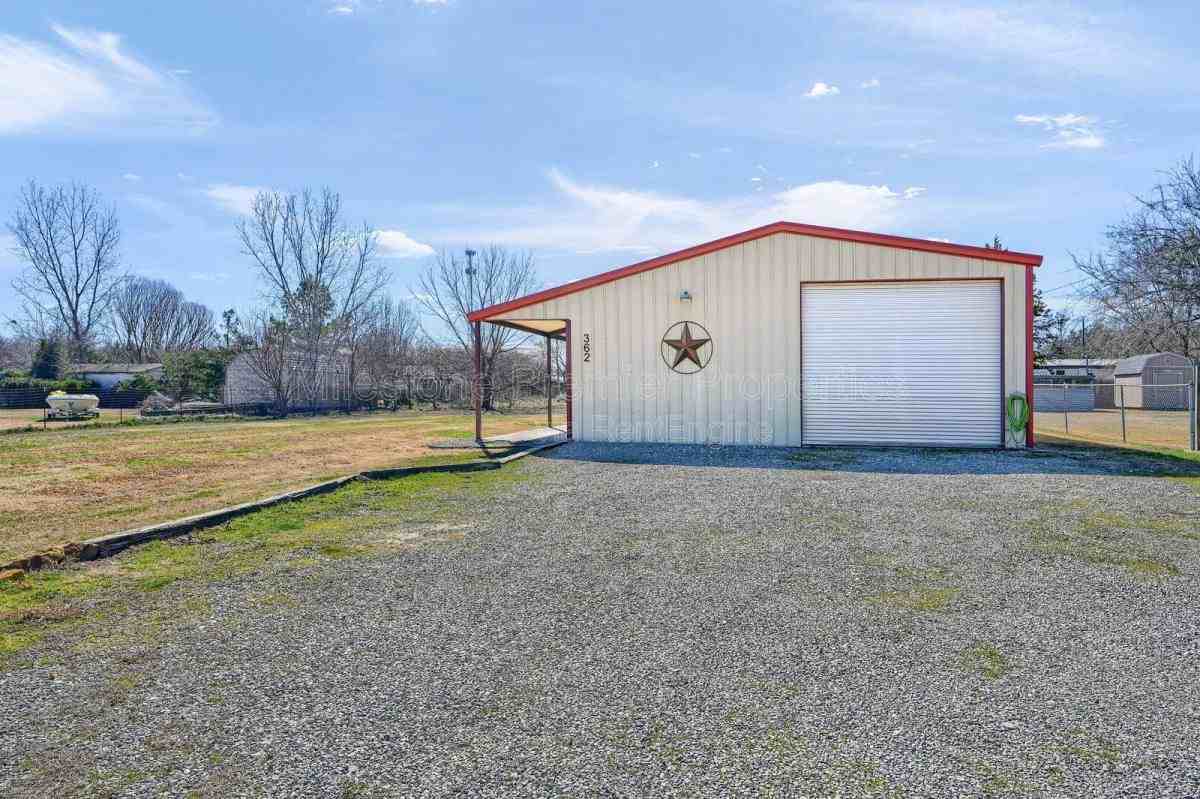 362 Fisherman Rd - Photo 2 of 10