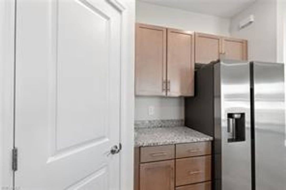 1719 Ne 26th St - Photo 2 of 10