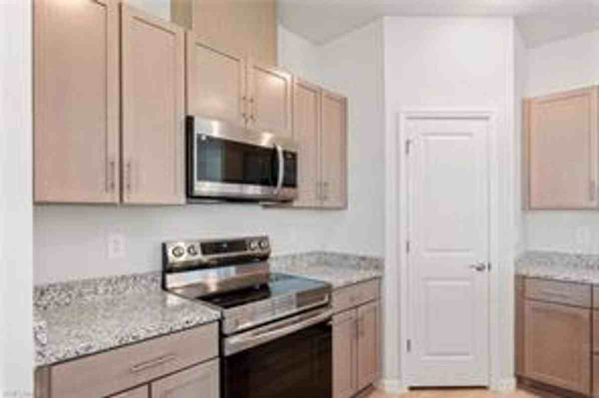 1719 Ne 26th St - Photo 3 of 10