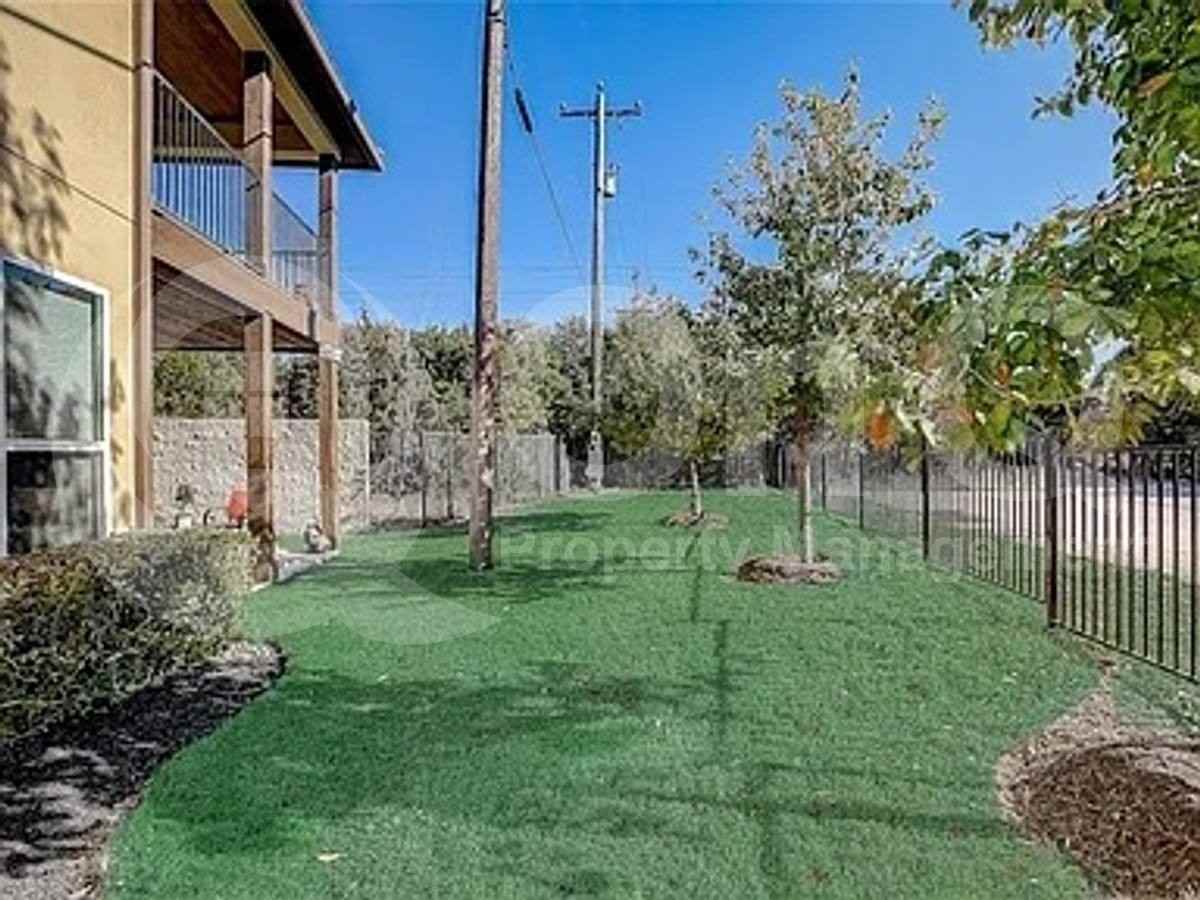 12300 Terraza Cir - Photo 2 of 10
