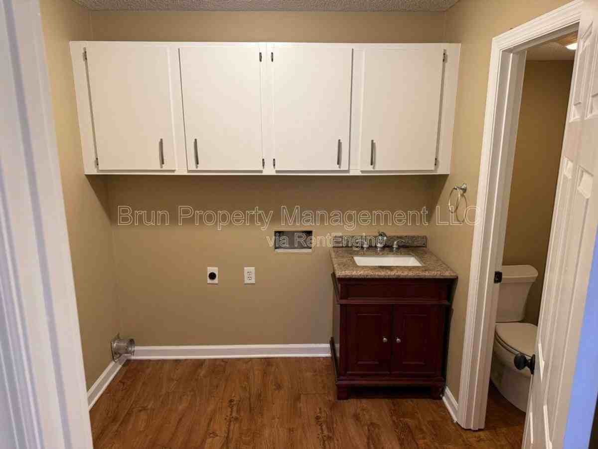 334 Olympia Dr - Photo 4 of 10