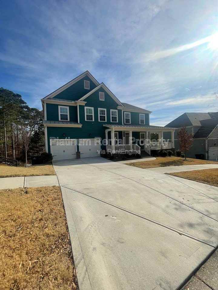1616 Chancery Ln - Photo 2 of 10