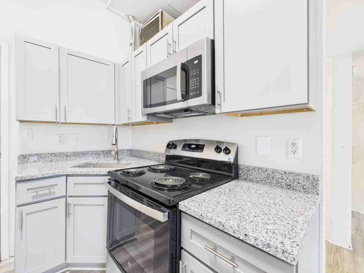 10 S 14th St #307 - Photo 2 of 10