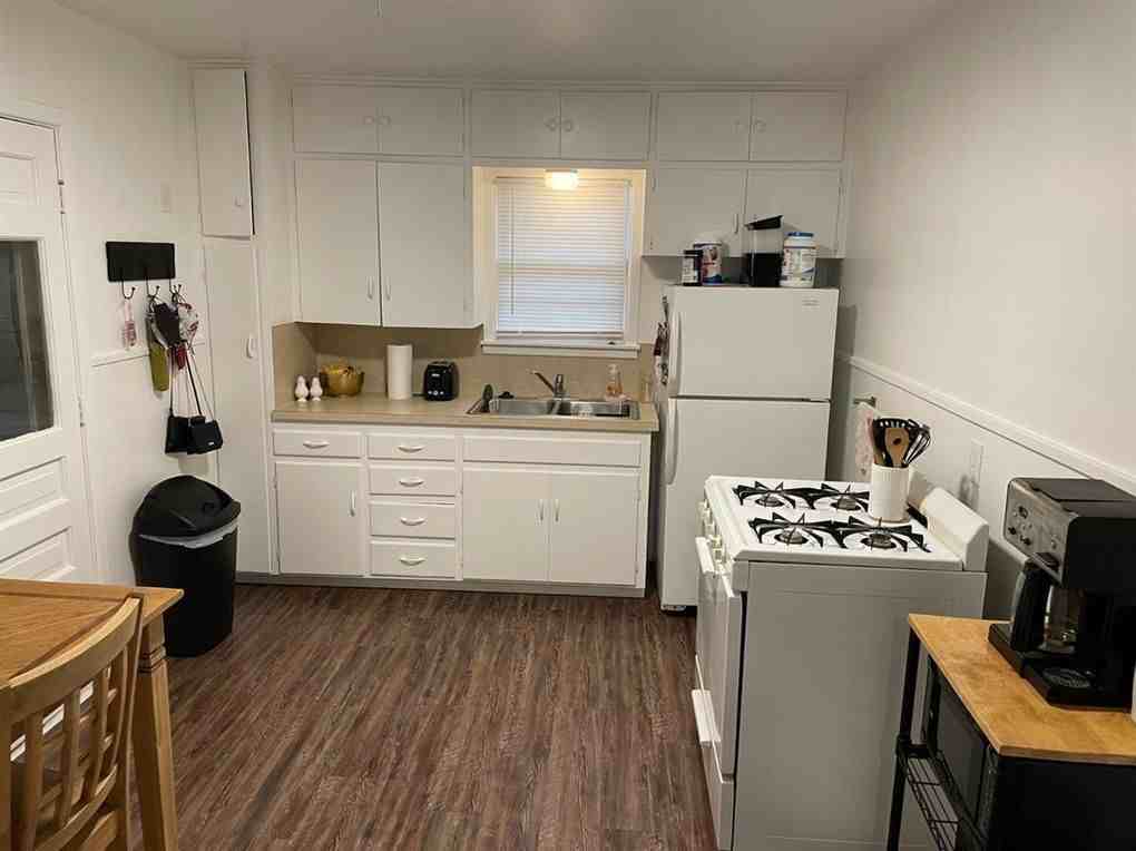 3203 33rd St - Photo 3 of 7