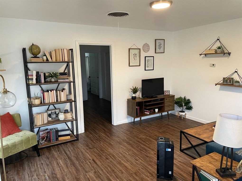 3203 33rd St - Photo 6 of 7