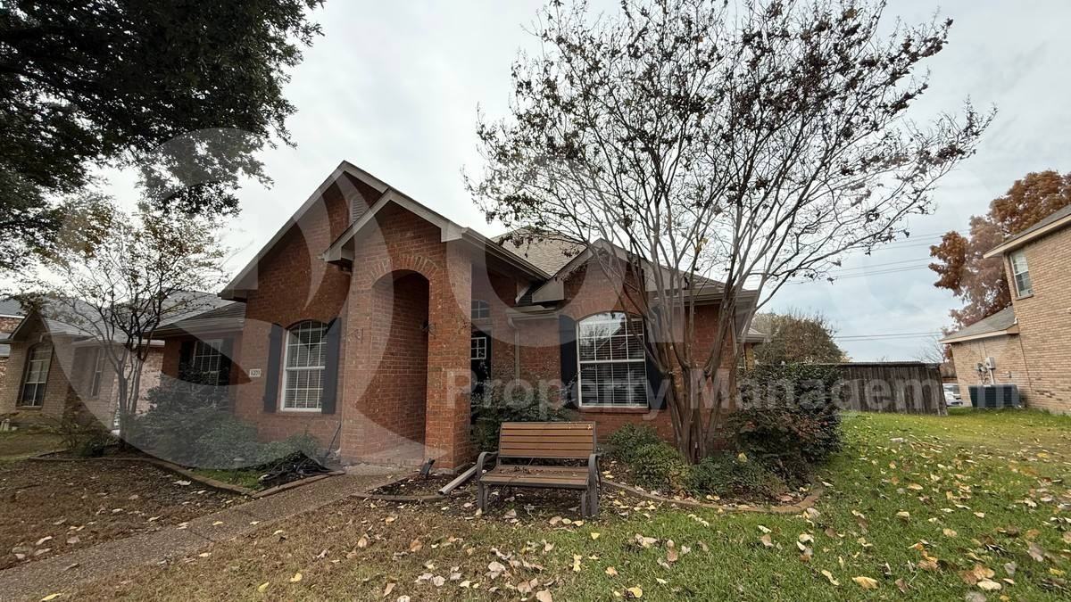 6201 Grantham Dr - Photo 2 of 10