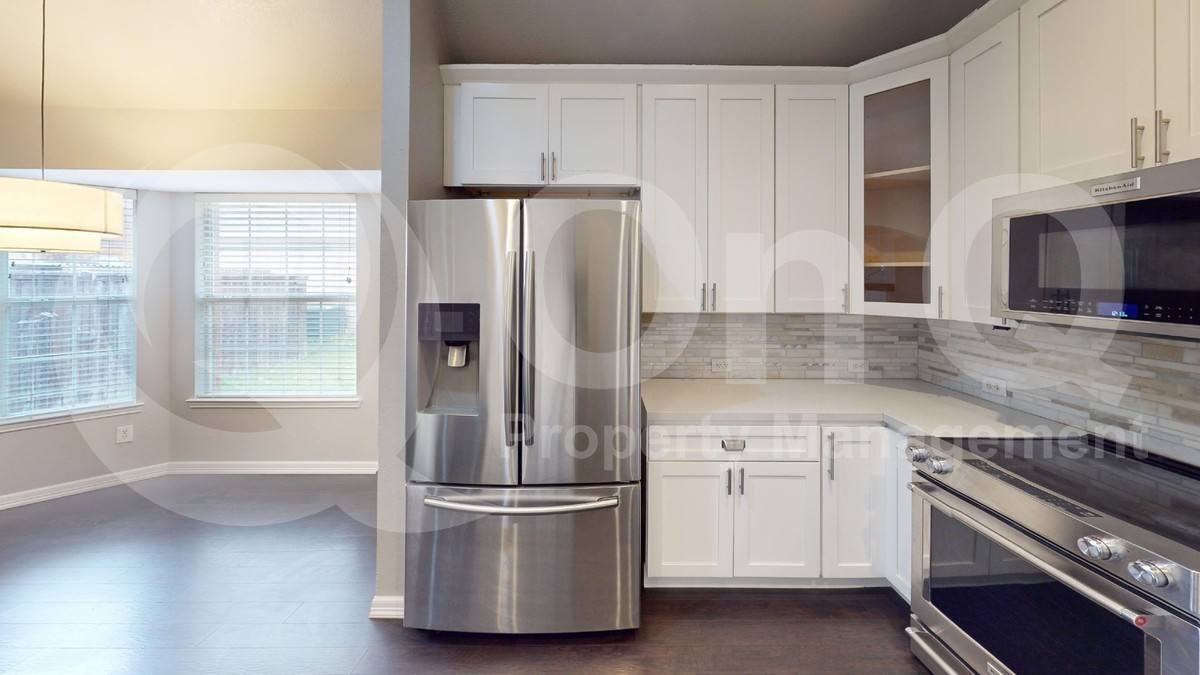 6201 Grantham Dr - Photo 3 of 10