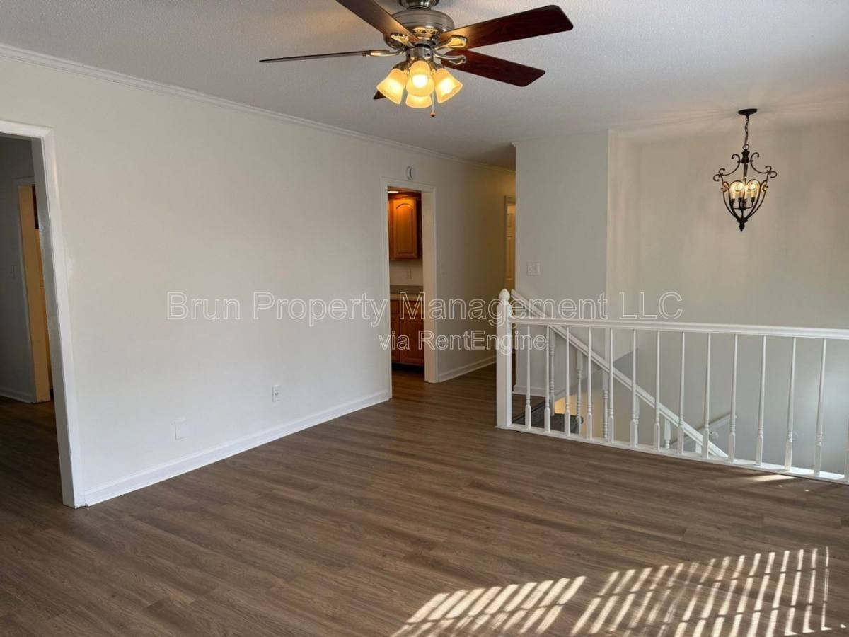 11105 Lake Hills Dr - Photo 6 of 10