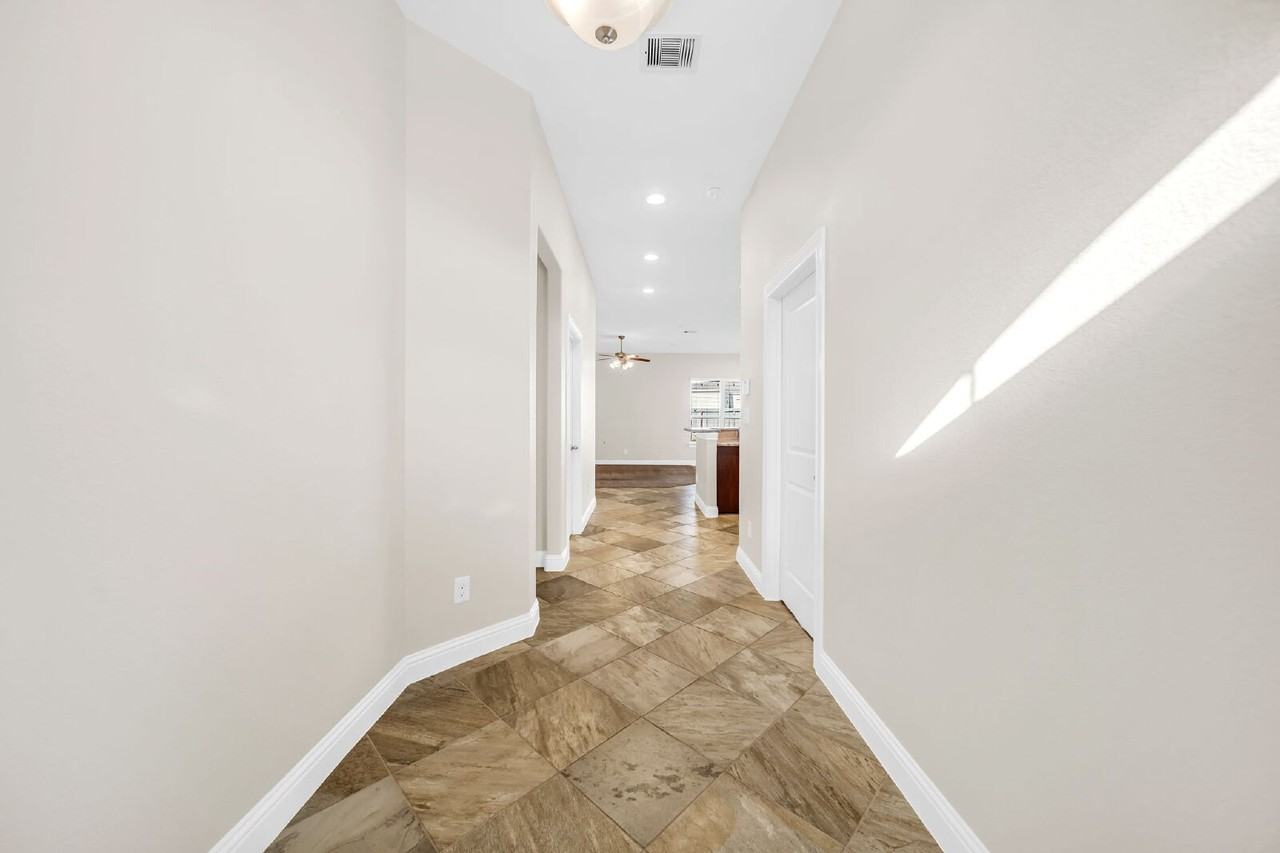 19043 Minero Ln - Photo 6 of 34