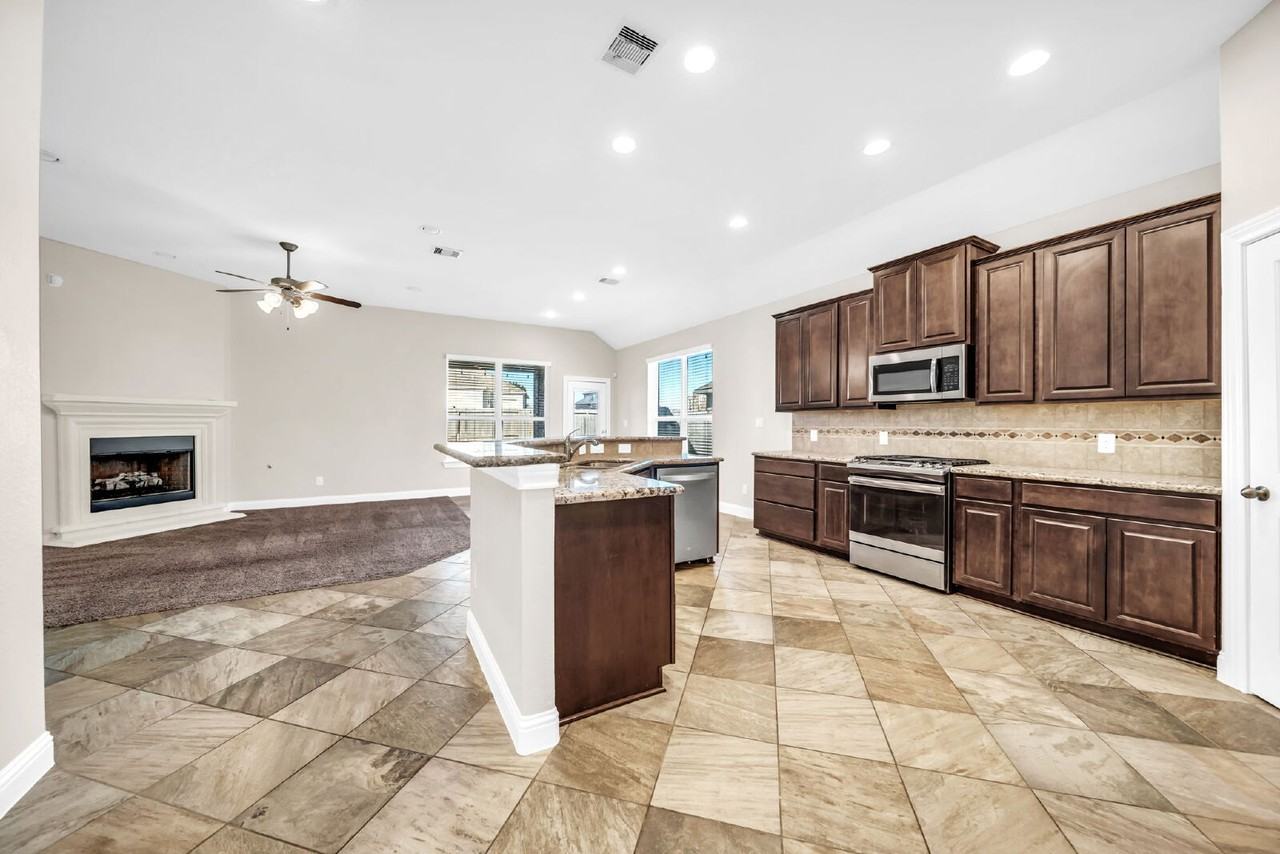 19043 Minero Ln - Photo 7 of 34