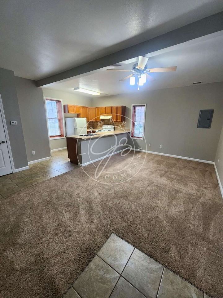 1026 North Huron Street A Lower - Photo 2 of 15