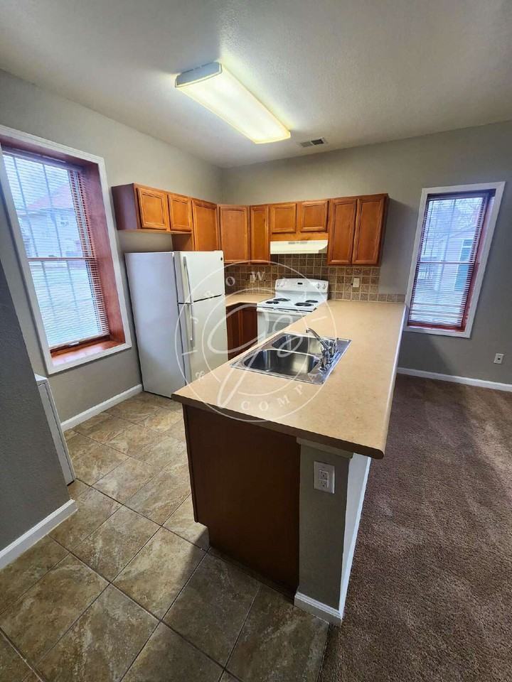 1026 North Huron Street A Lower - Photo 5 of 15