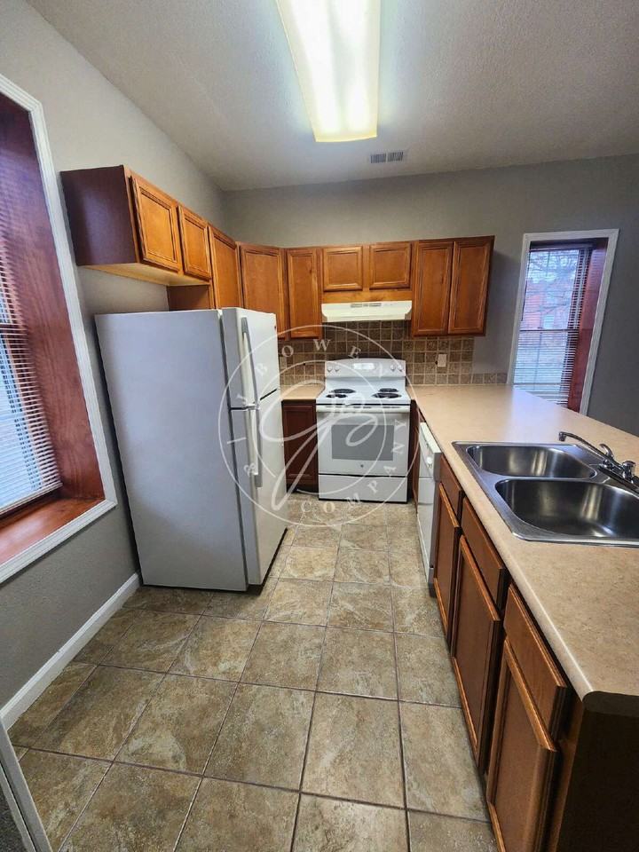 1026 North Huron Street A Lower - Photo 6 of 15