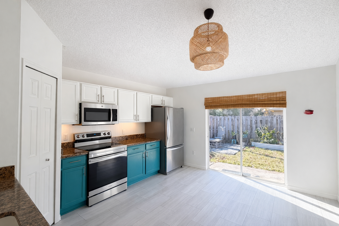 6634 Gentle Oaks Dr W - Photo 3 of 8