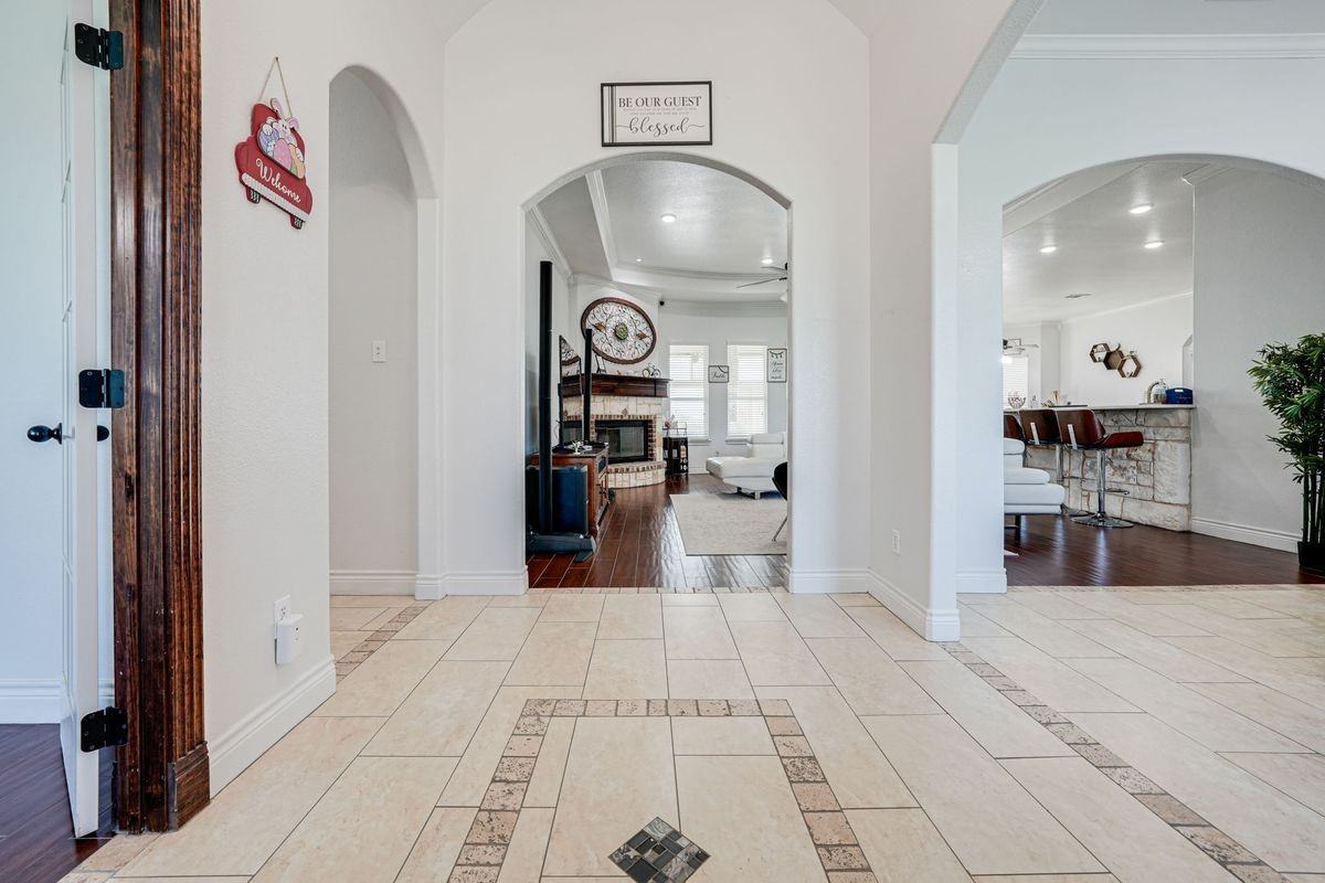 1192 Seaborn Rd - Photo 5 of 12