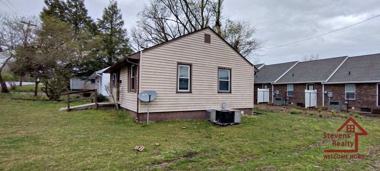 25 N Franklin Ave - Photo 4 of 18