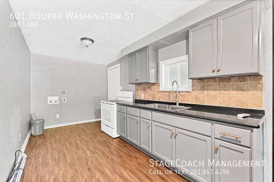 601 Booker T Washington St - Photo 2 of 18