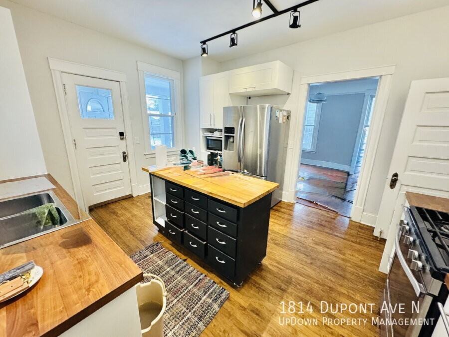 1814 Dupont Ave N - Photo 3 of 26