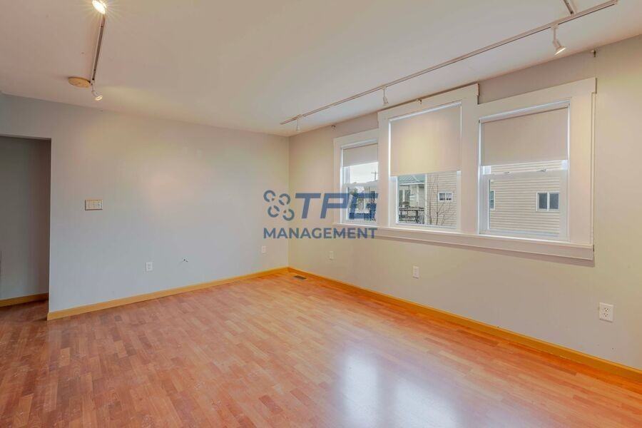 32 Barberie Ave - Photo 3 of 13