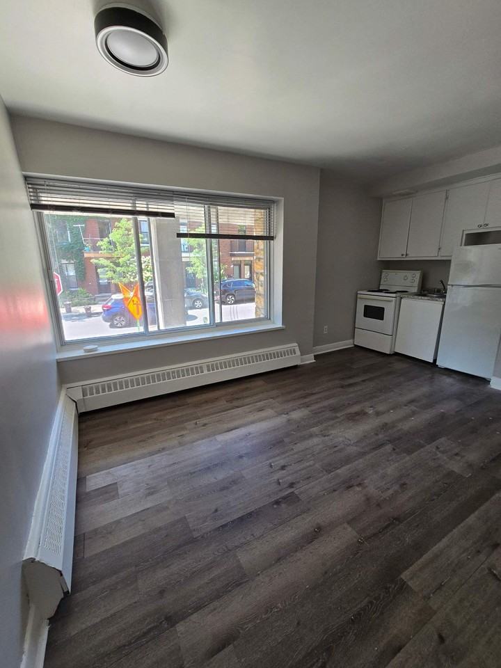 5255 Rivard - Photo 3 of 8