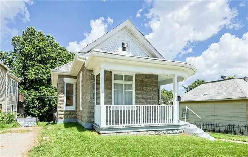 619 Hamburg St - Photo 3 of 28