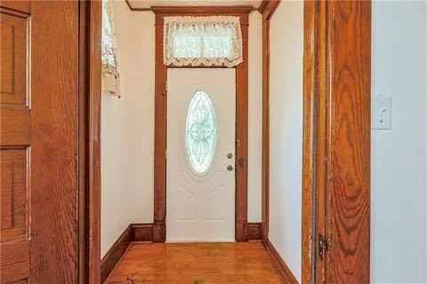 619 Hamburg St - Photo 4 of 28