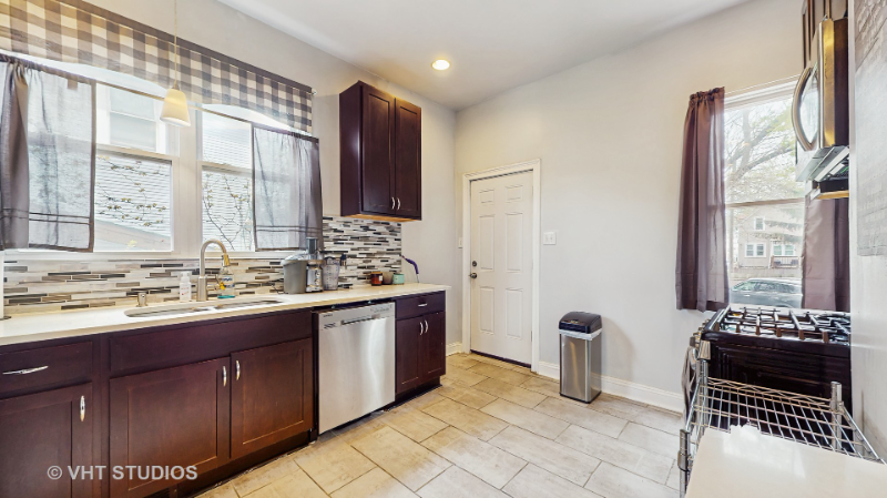 8211 S Cornell Ave - Photo 4 of 24