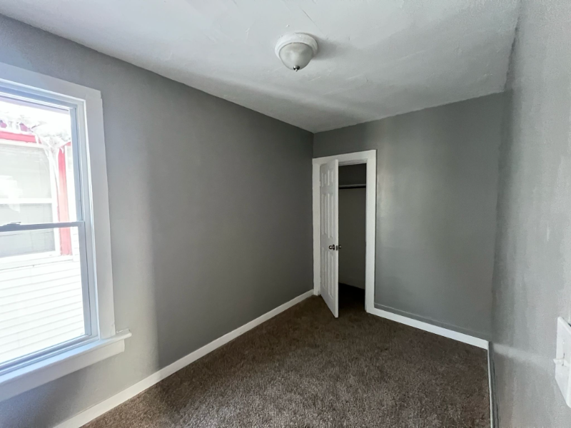 1817 N 22nd St - Photo 3 of 8