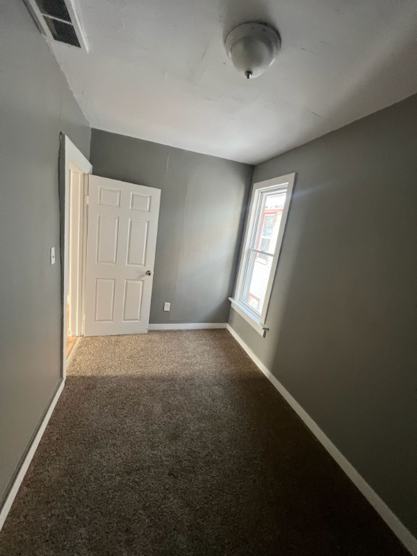 1817 N 22nd St - Photo 4 of 8