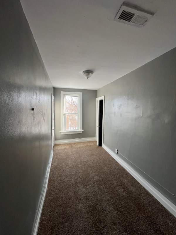 1817 N 22nd St - Photo 6 of 8