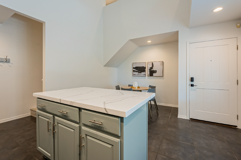 7829 N 21st Ave - Photo 3 of 20