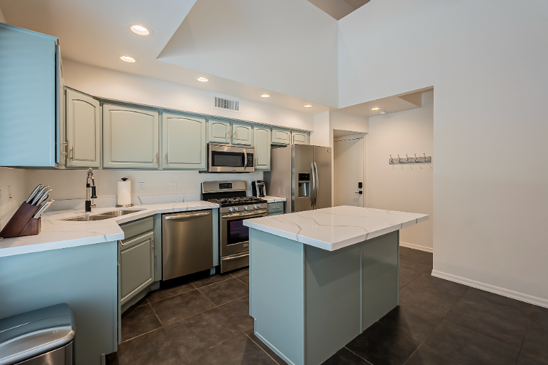 7829 N 21st Ave - Photo 4 of 20