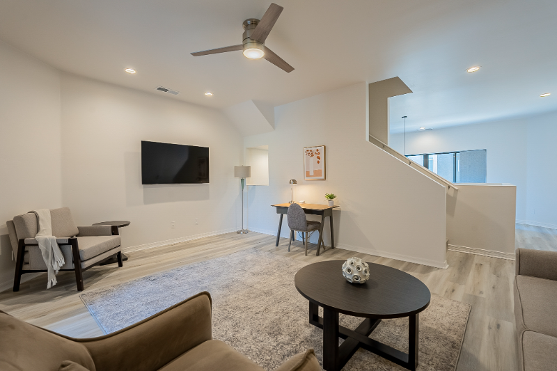 7829 N 21st Ave - Photo 6 of 20