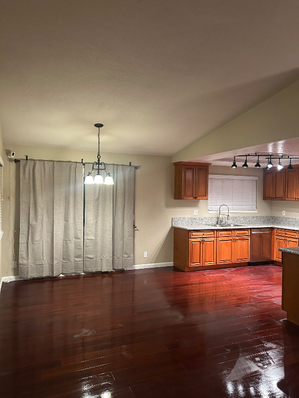 5200 Roseana Ct - Photo 5 of 20