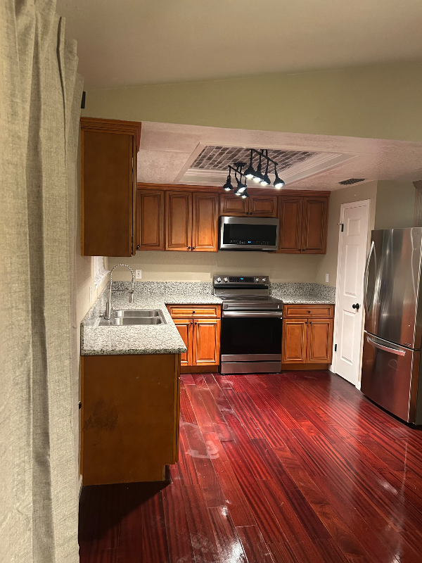 5200 Roseana Ct - Photo 6 of 20