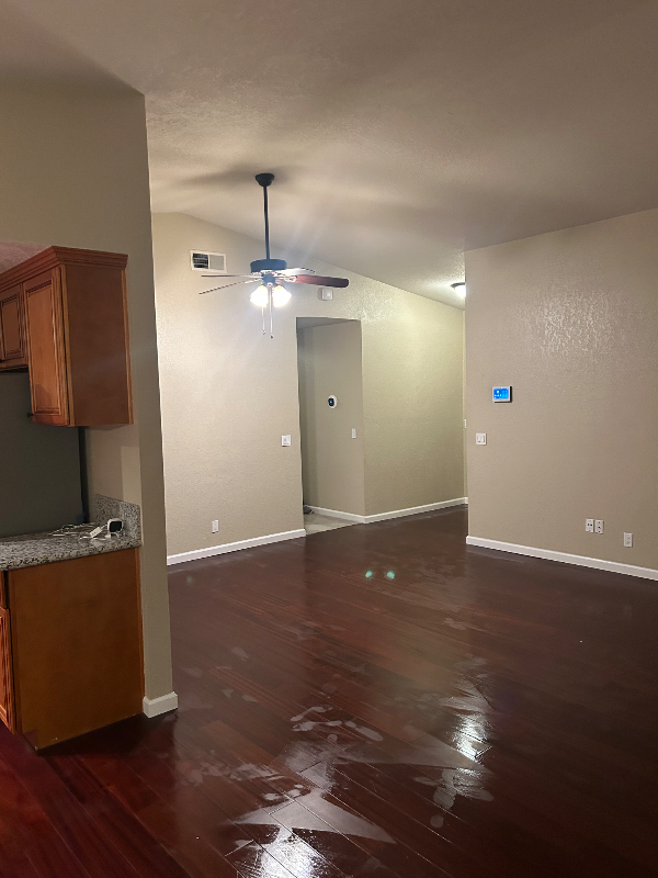 5200 Roseana Ct - Photo 7 of 20