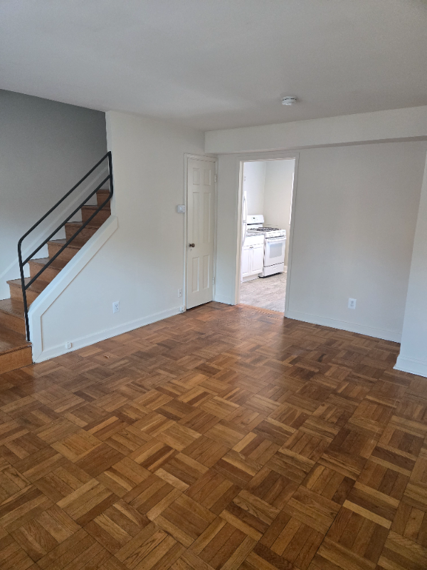 737 N Nelson St #23 - Photo 3 of 15