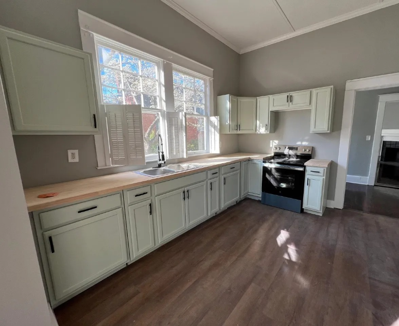 1957 Broughton St - Photo 2 of 11