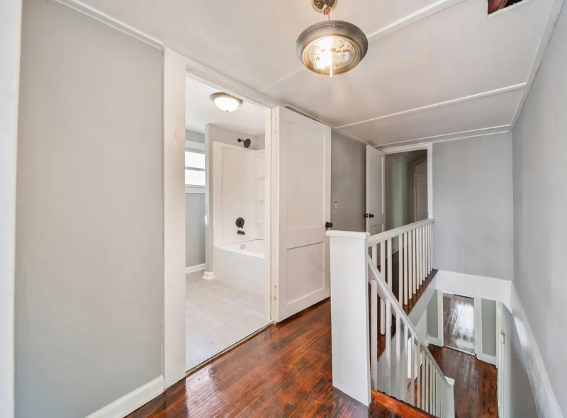 1957 Broughton St - Photo 4 of 11