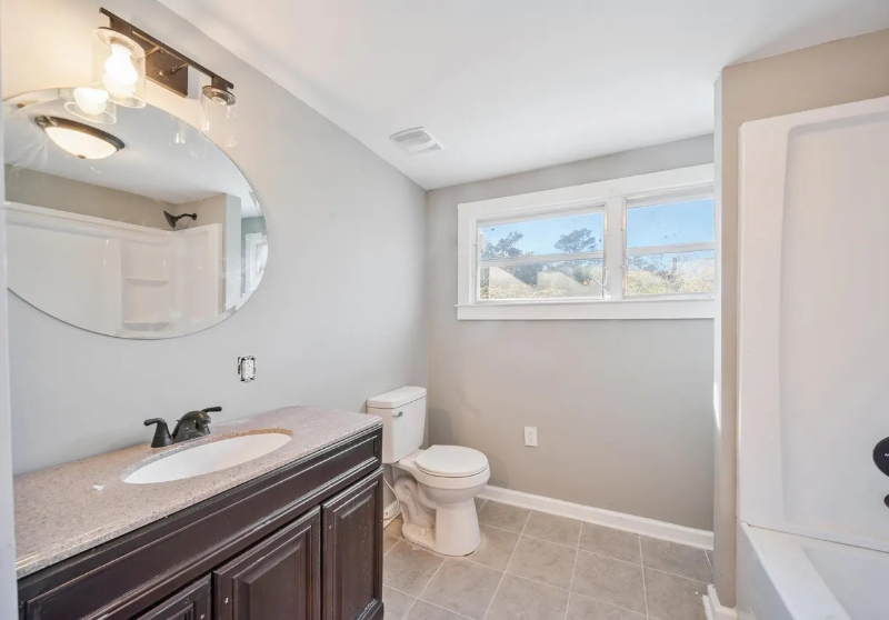 1957 Broughton St - Photo 6 of 11